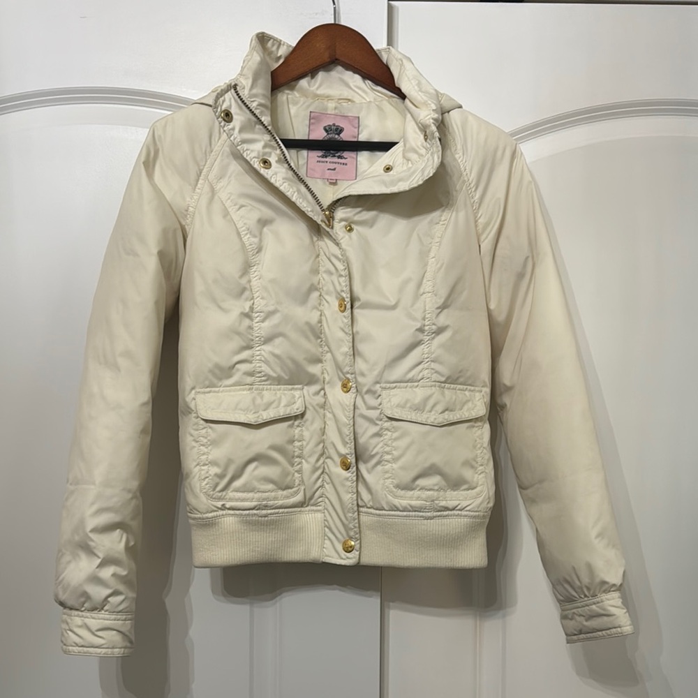 Juicy Couture Ivory Down Puffer Jacket.  Size Small